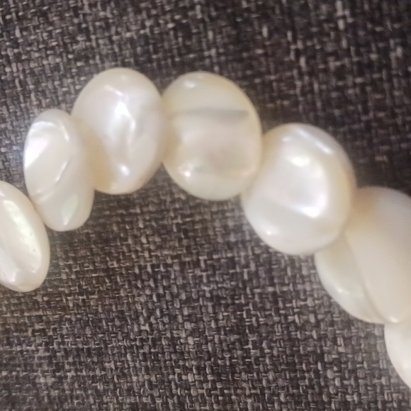 shell matching chocker necklace and bracelet ..excellent pre-owned - Picture 2 of 8